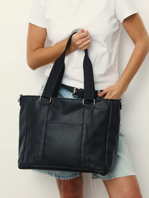 Alternative view of Tote Uma Negro