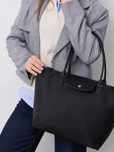 Alternative view of Tote Trend Negra