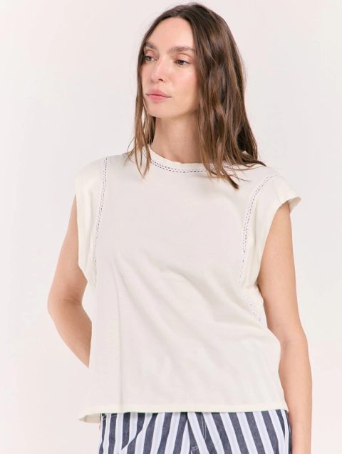 Alternative view of Remera Juana